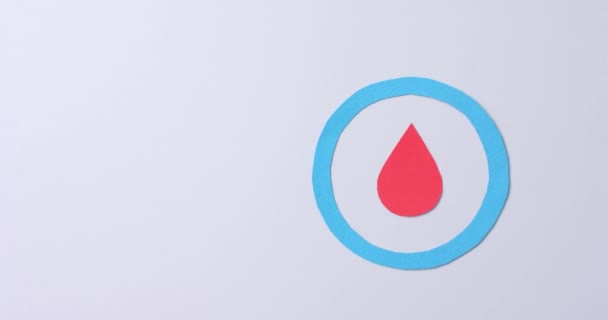 Detailní Záběr Kapky Krve Modrém Kruhu Bílém Pozadí Kopírovat Prostor — Stock video