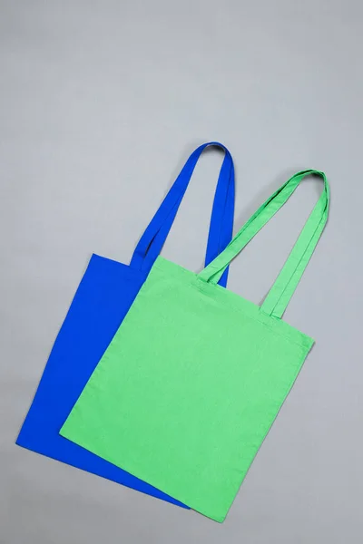 Vista Ángulo Alto Bolsas Lona Azul Verde Con Espacio Para —  Fotos de Stock
