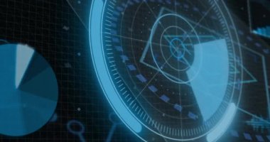 Radar ve dairelerin animasyonu ve siyah arka plana karşı devre kartı deseni. Dijital olarak üretilmiş, hologram, illüstrasyon, aydınlatma, sonar, şekil, anakart ve teknoloji konsepti.