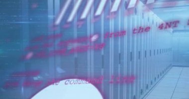 Bilgisayar sunucuları üzerinden veri işleme animasyonu. Küresel bulut hesaplama, dijital arayüz ve veri işleme kavramı dijital olarak oluşturulmuş video.