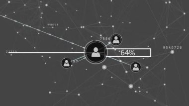 Gri arkaplandaki bağlantı ağı ve profil simgeleri üzerinden yüzde çubuğu yüklemenin animasyonu. Küresel ağ ve iş teknolojisi kavramı