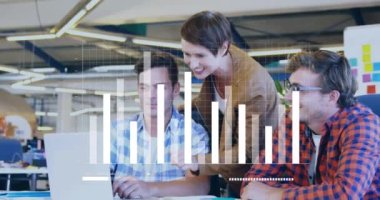 Grafik animasyonu, çeşitli iş arkadaşlarının ofislerinde fikir alışverişinde bulunması. Dijital bileşik, çoklu pozlama, rapor, iş, planlama, takım çalışması ve teknoloji kavramı.