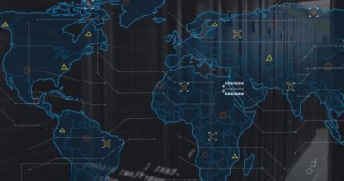 Bilgisayar sunucu odasında dünya haritası ve veri işleme animasyonu. Bilgisayar arayüzü ve iş veri depolama teknolojisi kavramı