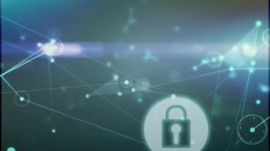 Güvenlik asma kilit ikonu ve mavi arkaplandaki ışık izleri üzerindeki bağlantı ağının animasyonu. Küresel ağ ve siber güvenlik teknolojisi kavramı