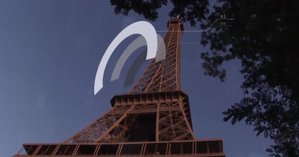 Animacja Przetwarzania Danych Finansowych Przez Wieżę Eiffla Koncepcja Globalnego Biznesu — Wideo stockowe