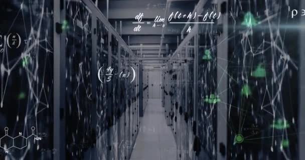 数理方程式のアニメーションとコンピュータサーバールームとの接続のネットワーク グローバルネットワークとビジネスデータストレージ技術の概念 — ストック動画