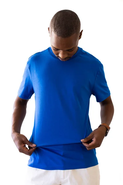 Afroamerikanischer Mann Blauem Shirt Mit Kopierraum Auf Weißem Hintergrund Kleidung — Stockfoto