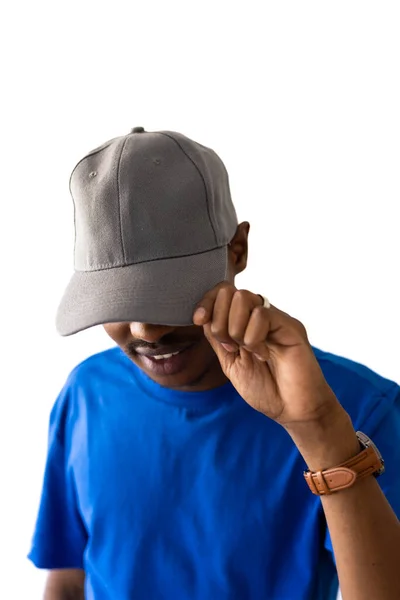 身穿蓝色T恤 头戴灰色帽子 背景为白色的非裔美国人 风格和设计 — 图库照片