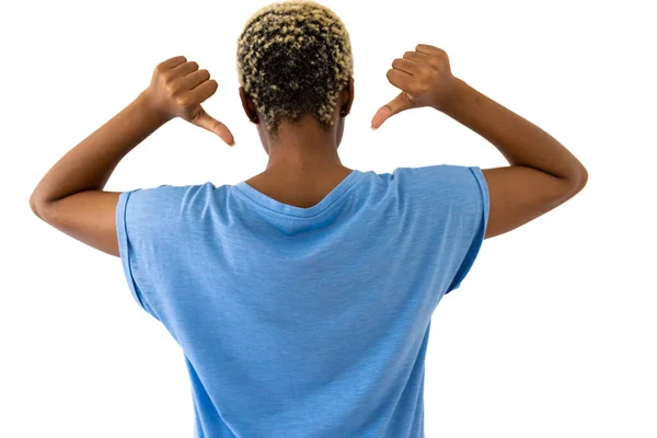 Afro Amerikaanse Vrouw Draagt Blauw Shirt Met Kopieerruimte Witte Achtergrond — Stockfoto