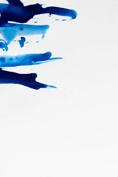 Feche Formas Tinta Azul Fundo Branco Com Espaço Cópia Fundo — Fotografia de Stock