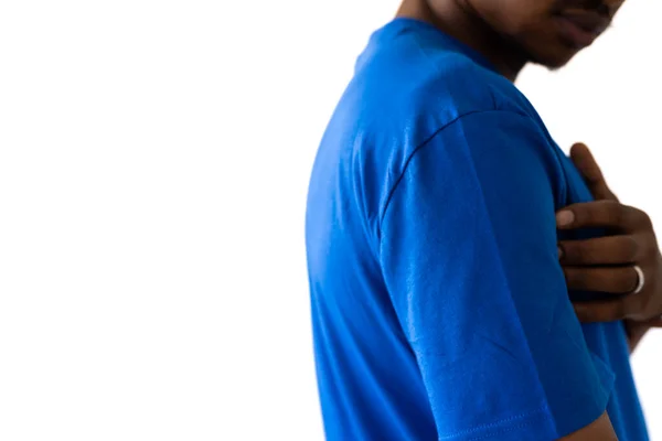 Αφροαμερικάνος Φοράει Μπλε Μπλουζάκι Αντίγραφο Χώρου Λευκό Φόντο Ρούχα Μόδα — Φωτογραφία Αρχείου