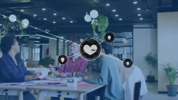 동료들 아이콘들의 애니메이션은 사무실에서 아이디어를 디지털 커뮤니케이션 아이디어 팀워크 — 비디오