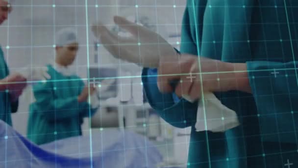 Анімація Сітки Над Різними Хірургами Рукавичках Виконання Операції Операційній Кімнаті — стокове відео