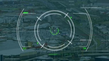 Şehir manzarasının havadan görüntüsü üzerinde taramaya karşı bozulma etkisi animasyonu. Bilgisayar arayüzü ve iş teknolojisi kavramı