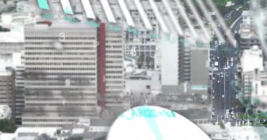 Şehir manzarasının havadan görüntüsüne karşı istatistiksel veri işleme animasyonu. Bilgisayar arayüzü ve iş veri teknolojisi kavramı