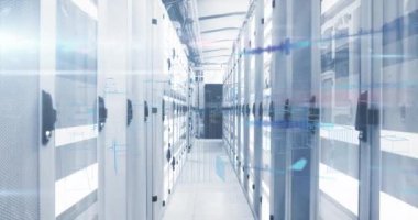 Sunucu odasındaki veri işleme ve dijital şehrin animasyonu. Küresel teknoloji, bilgisayar ve dijital arayüz kavramı dijital olarak oluşturulmuş video.