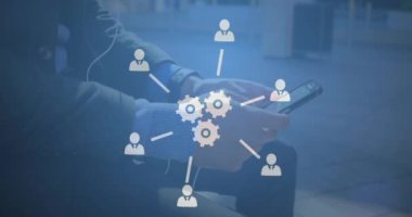 Ofiste akıllı telefon kullanan beyaz iş adamlarının simgelerinin canlandırılması. Küresel iş, iletişim ve dijital arayüz kavramı dijital olarak oluşturulmuş video.