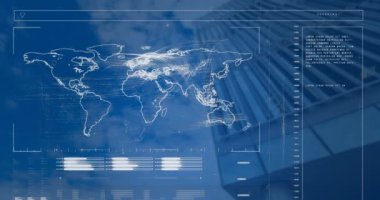 Modern bina üzerindeki dünya haritasıyla finansal veri işlemenin animasyonu. Küresel iş, finans ve dijital arayüz kavramı dijital olarak oluşturulmuş video.