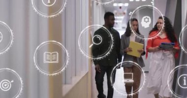 Ofiste yürürken birlikte tartışan çeşitli meslektaşlara karşı dijital simgelerin canlandırılması. Bilgisayar arayüzü ve iş teknolojisi kavramı