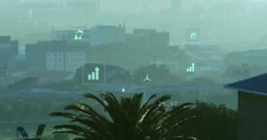 Şehir manzarasının havadan görüntüsüne karşı çoklu dijital simge ve veri işleme animasyonu. Bilgisayar arayüzü ve iş teknolojisi kavramı