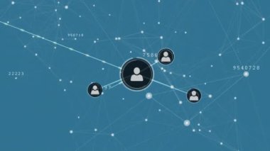 Mavi arkaplandaki simgeler ve veri işleme ile bağlantı ağının animasyonu. Bağlantılar, hesaplama ve dijital arayüz kavramı dijital olarak oluşturulmuş video.