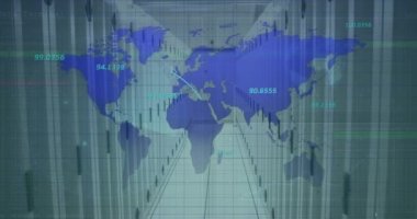 Sunucu odasında veri işleme sistemi olan dünya haritasının animasyonu. Küresel teknoloji, iş, bilgisayar ve dijital arayüz kavramı dijital olarak oluşturulmuş video.