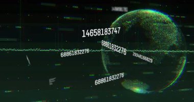 Yeşil zemin üzerinde dönen dünya üzerinde çoklu değişen sayılar ve veri işleme animasyonu. Küresel ağ ve iş arayüzü teknolojisi kavramı
