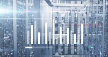 Sunucu odasında finansal veri işleme animasyonu. Küresel iş, finans, teknoloji ve dijital arayüz kavramı dijital olarak oluşturulmuş video.