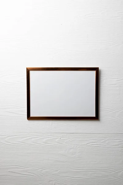Vertical Empty Brown Frame Copy Space White Wall Modèle Cadre — Photo