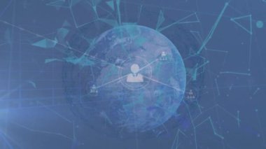 Mavi arkaplandaki dünya üzerindeki simgelerle bağlantı ağının animasyonu. Dijital olarak oluşturulmuş küresel bağlantılar, bilgisayar ve dijital arayüz kavramı.