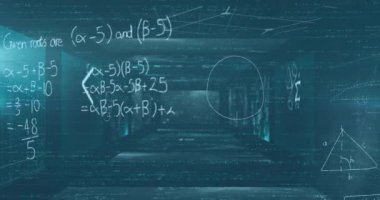 Veri işleme ile ekranların üzerinde yüzen matematiksel denklemlerin animasyonu. Bilgisayar arayüzü ve iş teknolojisi kavramı