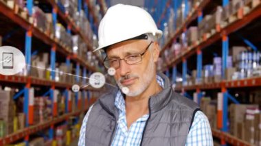 Depoda çalışan beyaz erkek işçilerin ikonlarla olan bağlantılarının animasyonu. Dijital olarak oluşturulmuş küresel bağlantılar, gönderme ve dağıtım konsepti.