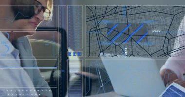 Ofisteki çeşitli iş adamları üzerinde veri işleme animasyonu. Küresel iş, bilgisayar ve veri işleme kavramı dijital olarak oluşturulmuş video.