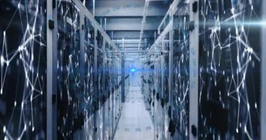 Veri işleme animasyonu, mavi ışık noktası ve sunucu odasına karşı bağlantı ağı. Bilgisayar arayüzü ve iş veri depolama teknolojisi kavramı