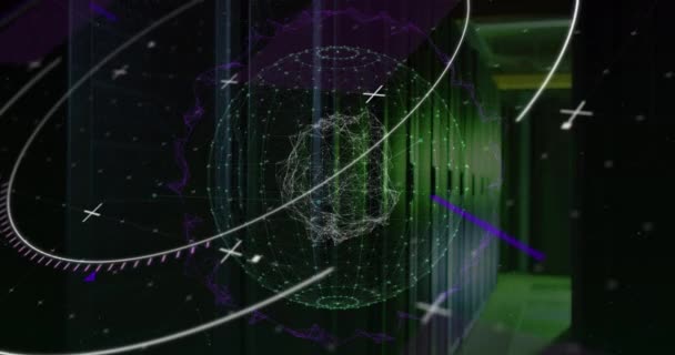 コンピュータサーバールームとの接続のネットワークのラウンドスキャナと地球のアニメーション グローバルネットワークとビジネスデータストレージ技術の概念 — ストック動画