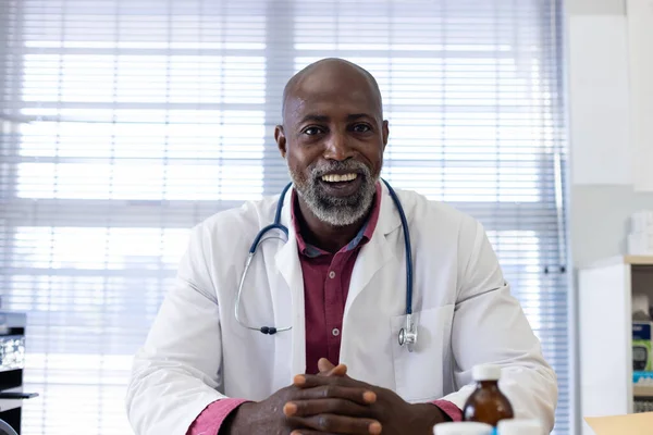 African American Male Doctor Sitting Desk Having Video Call Doctor — Stock Photo, Image