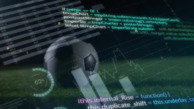 Futbol üzerinden veri işleme animasyonu. Küresel spor, rekabet, iş dünyası, finans, dijital arayüz, bilgisayar ve veri işleme kavramı dijital olarak oluşturuldu.