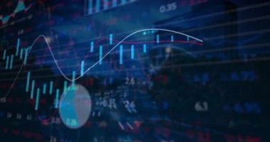 Şehir manzarası üzerinde finansal veri işleme animasyonu. Küresel iş, finans, dijital arayüz, hesaplama ve veri işleme kavramı dijital olarak oluşturuldu.