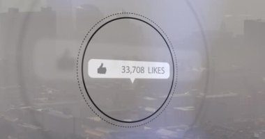 Şehir manzarası üzerinde sosyal medya simgesi ve veri işleme animasyonu. Küresel sosyal medya ağları, dijital arayüz, hesaplama ve veri işleme kavramı dijital olarak oluşturulmuş video.