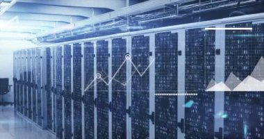 Bilgisayar sunucu odasının üzerinde istatistiksel veri işleme ve mozaik kareler bulunan ekranların animasyonu. Bilgisayar arayüzü ve iş veri depolama teknolojisi kavramı