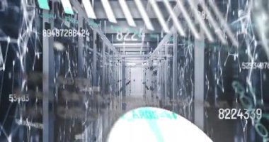 Bilgisayar sunucularındaki bağlantılarla veri işleme animasyonu. Küresel ağlar, dijital arayüz, hesaplama ve veri işleme kavramı dijital olarak oluşturuldu.