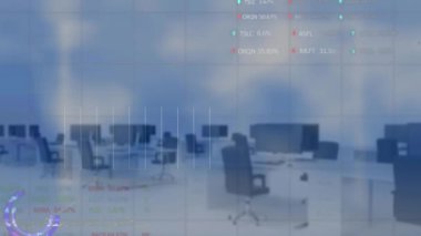 Boş ofislere karşı şebekeler üzerinden borsa veri işleme animasyonu. Küresel ekonomi ve iş teknolojisi kavramı