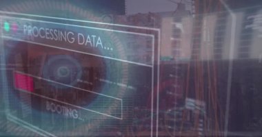 Bir bilgisayar sunucusunun kapatılmasıyla veri işleme ekranlarının animasyonu. Bilgisayar arayüzü ve iş veri depolama teknolojisi kavramı