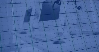 Ofis üzerinde çizgi ve finansal veri işleme animasyonları. Küresel iş, finans, hesaplama ve veri işleme kavramı dijital olarak oluşturulmuş video.