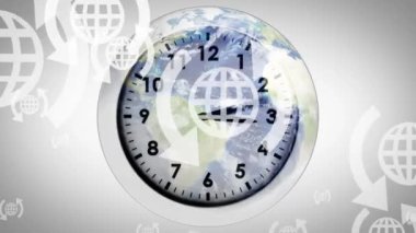 Saatin üzerinde küre ve ok simgelerinin animasyonu. Küresel iş, finans, bilgisayar ve veri işleme kavramı dijital olarak oluşturulmuş video.