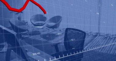 Oturma odasındaki bilgisayarda veri işleme ve kırmızı çizgi grafiği. İletişim, iş ve dijital arayüz teknolojisi, dijital olarak oluşturulmuş video.