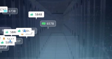 Sosyal medya simgeleri ve bildirimler bilgisayar sunucu odasında veri işliyor. Sosyal medya, iletişim ağları ve dijital arayüz teknolojisi, dijital olarak oluşturulmuş video.