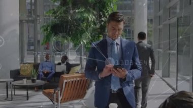 Çeşitli iş adamları üzerindeki bağlantı ağının animasyonu. Dijital olarak oluşturulmuş küresel bağlantılar, hesaplama ve veri işleme kavramı.