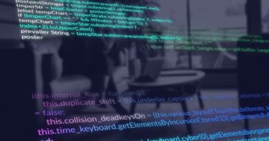 Ofiste dizüstü bilgisayar kullanan bir kadına karşı veri işleme animasyonu. Bilgisayar arayüzü ve iş teknolojisi kavramı