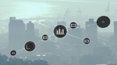 Bulutlu gökyüzüne karşı modern şehrin üzerindeki çizgilerle bağlantılı simgelerin canlandırılması. Dijital kompozit, çoklu pozlama, iletişim, rapor, iş dünyası, gökdelenler ve mimari konsept.